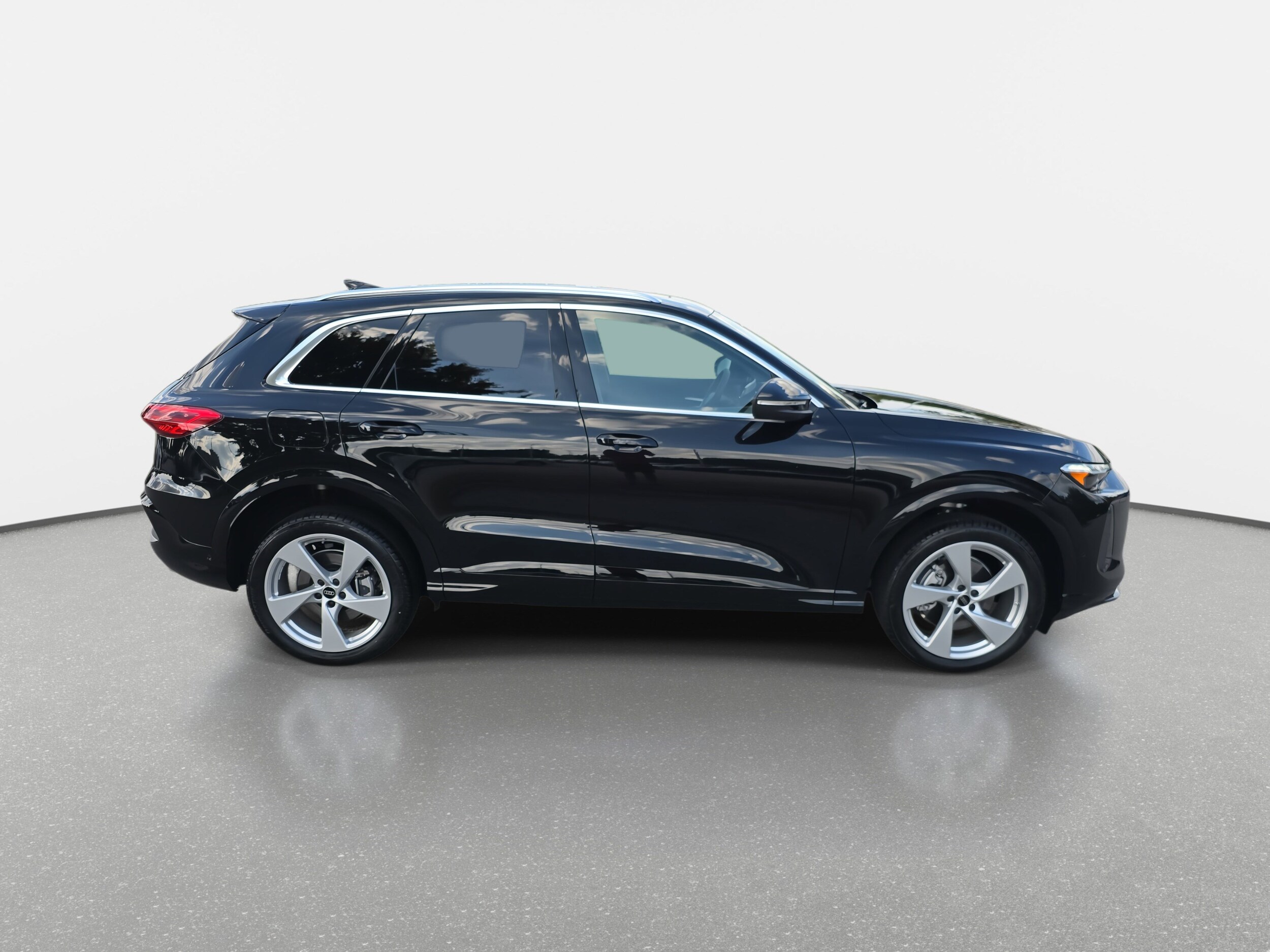 2025 Audi Q5 2.0T Premium Plus photo 2