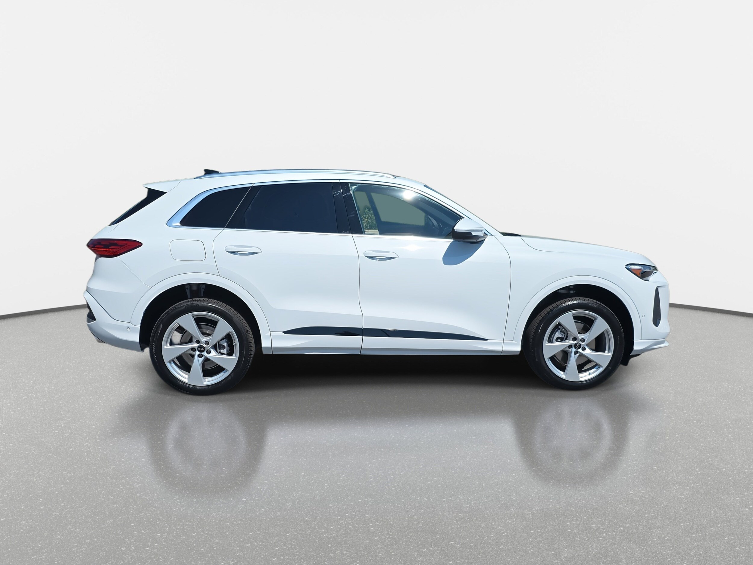 2025 Audi Q5 2.0T Premium Plus photo 4