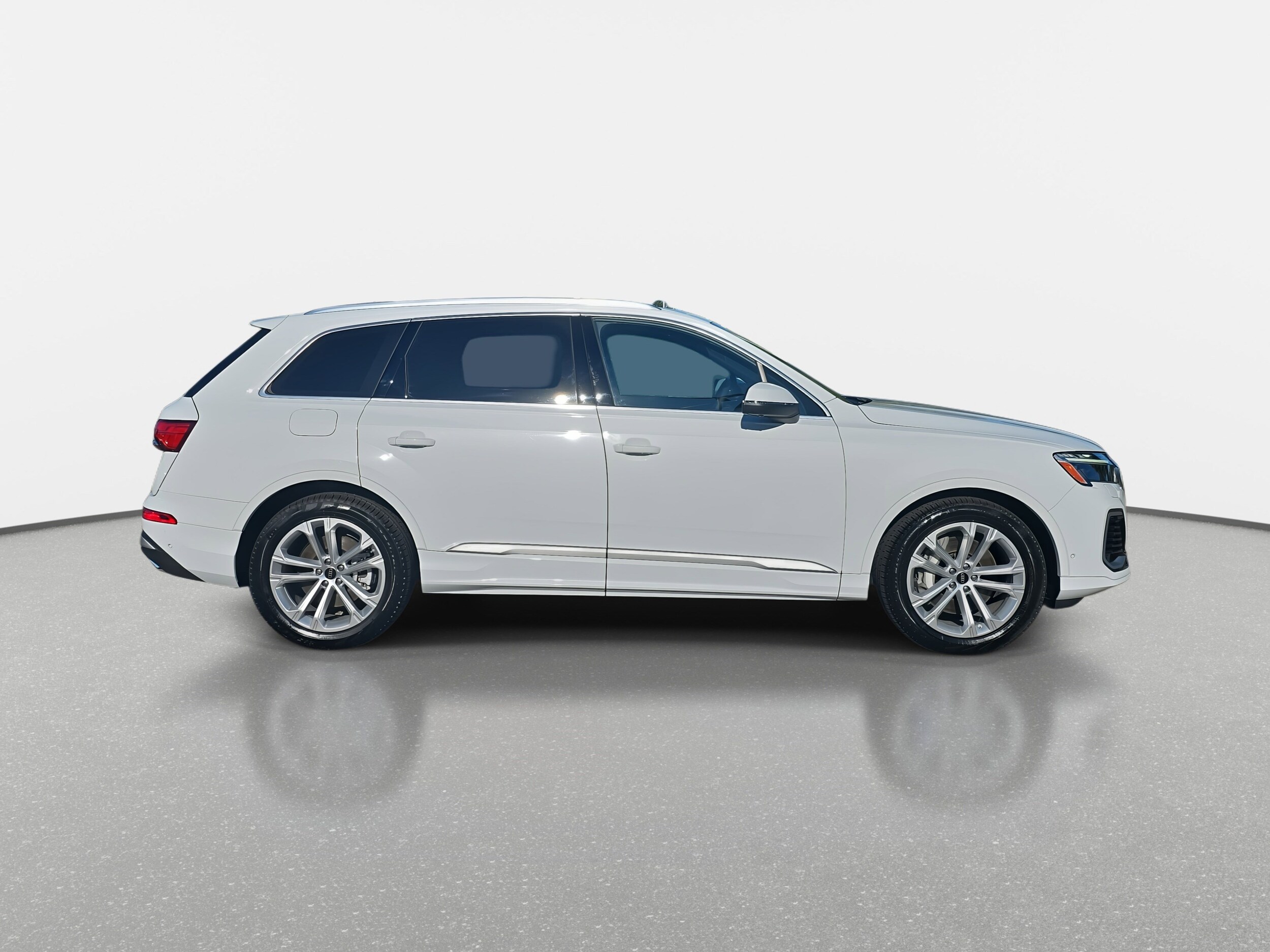 2025 Audi Q7 55 Premium Plus photo 3