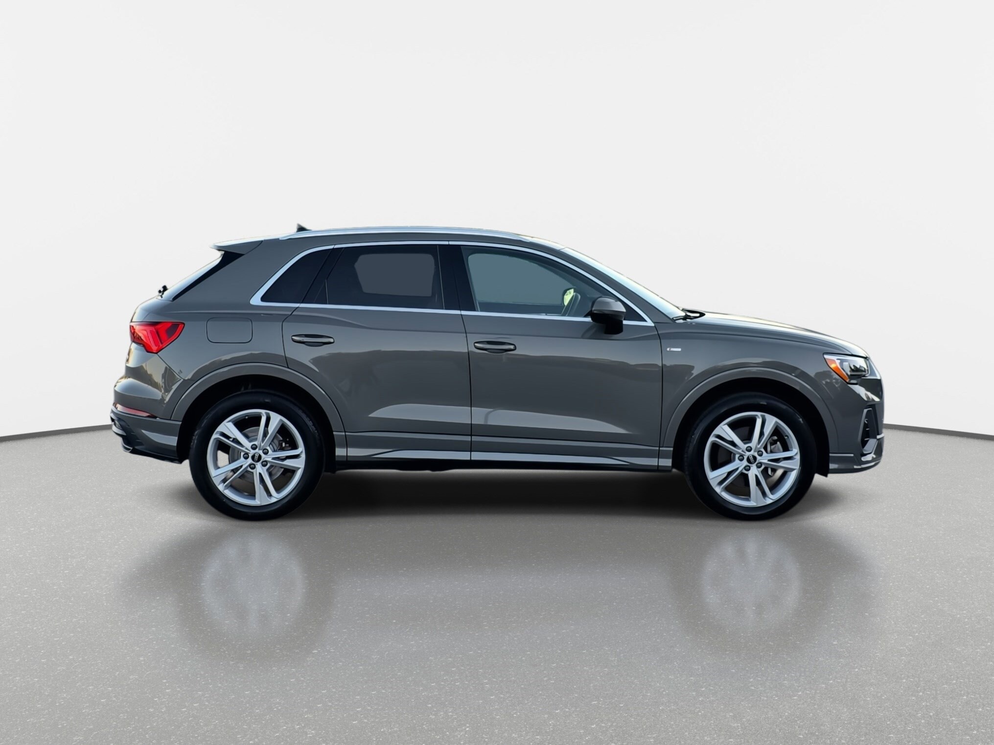 2022 Audi Q3 S line Premium photo 2