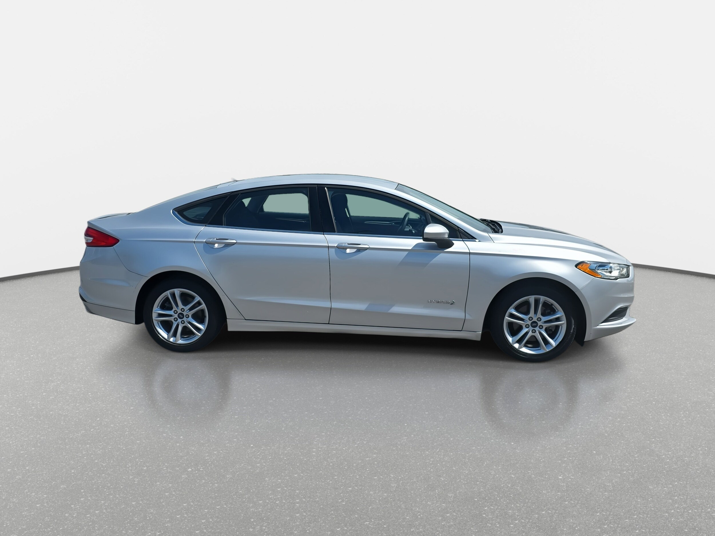 2018 Ford Fusion Hybrid SE photo 2