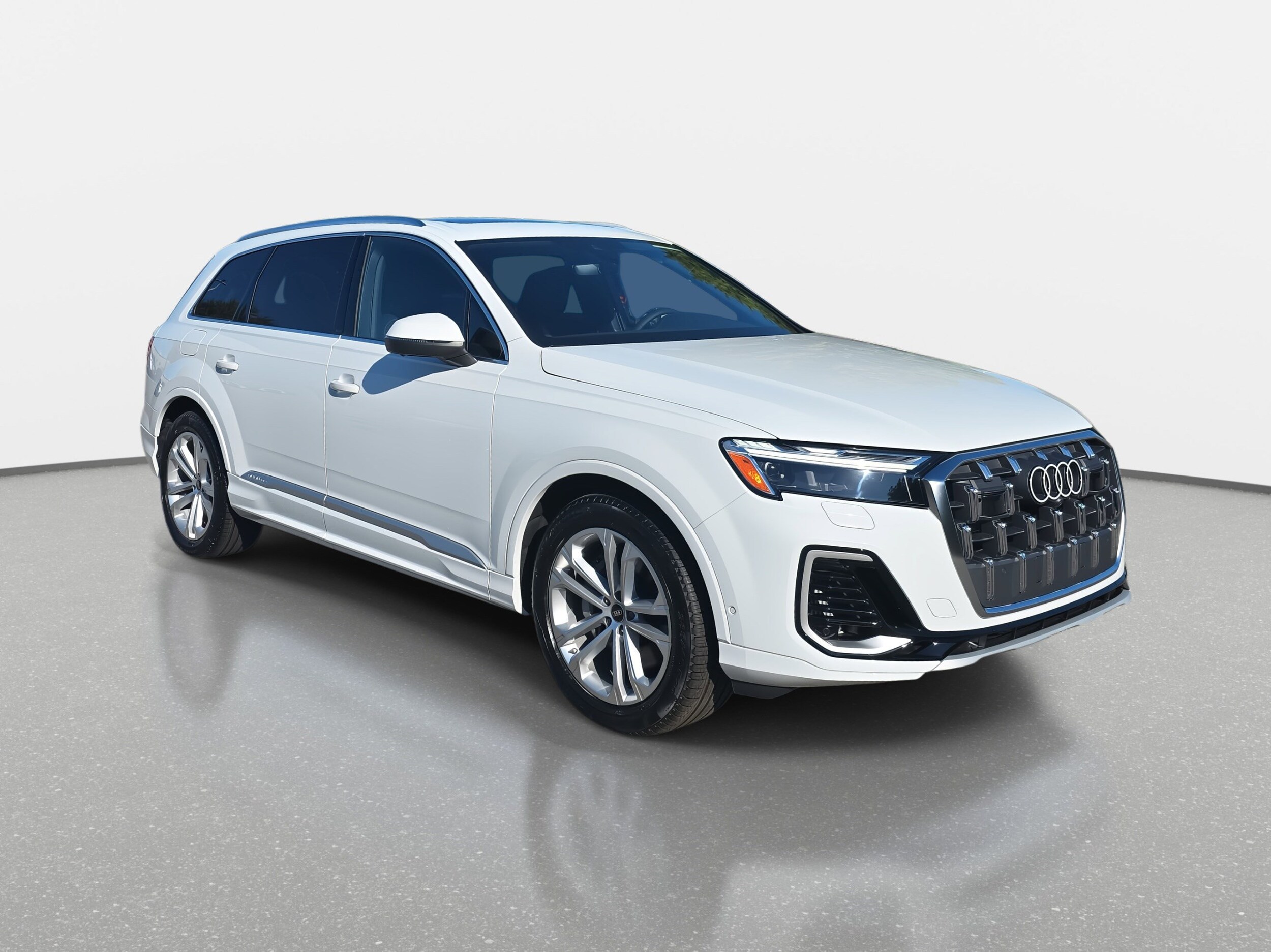 2025 Audi Q7 55 Premium Plus photo 2