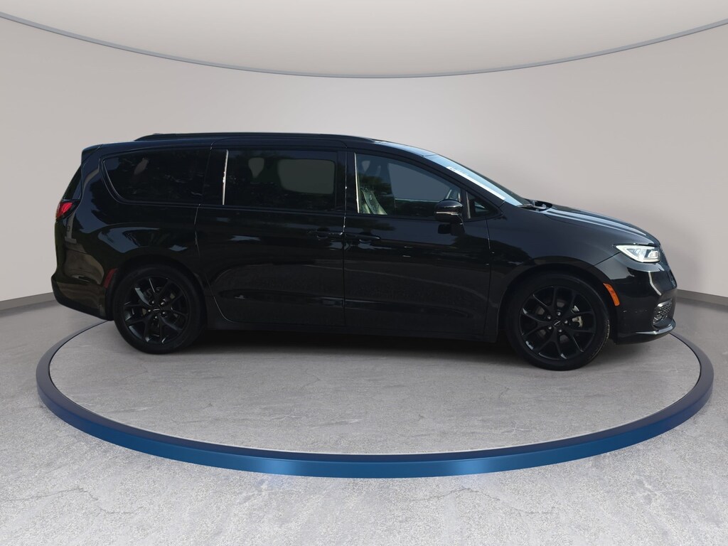 Used 2025 Chrysler Pacifica Limited Van Passenger Van