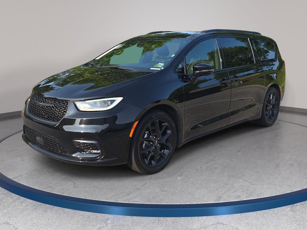 Used 2025 Chrysler Pacifica Limited Van Passenger Van