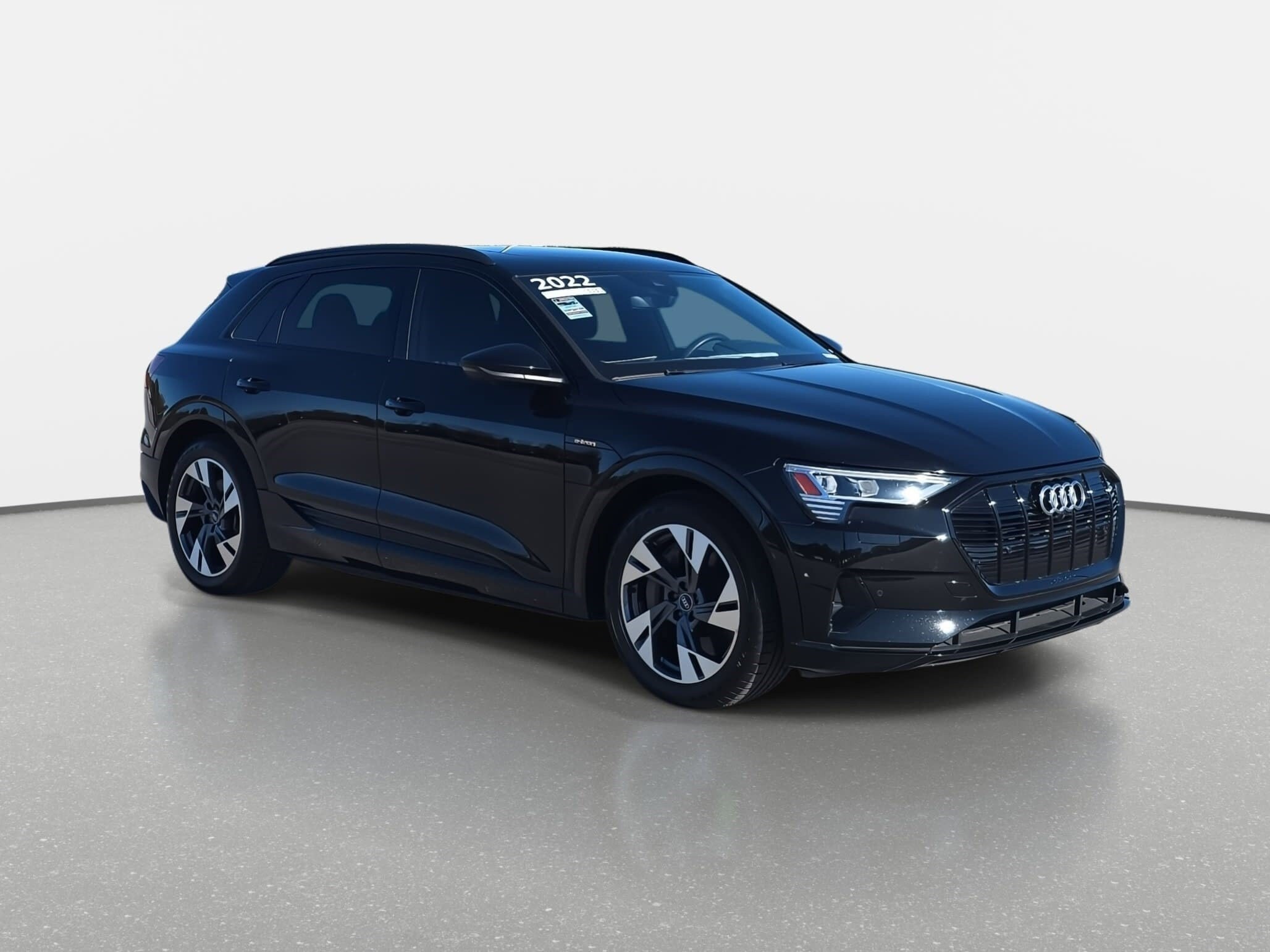 2022 Audi e-tron Premium photo 2