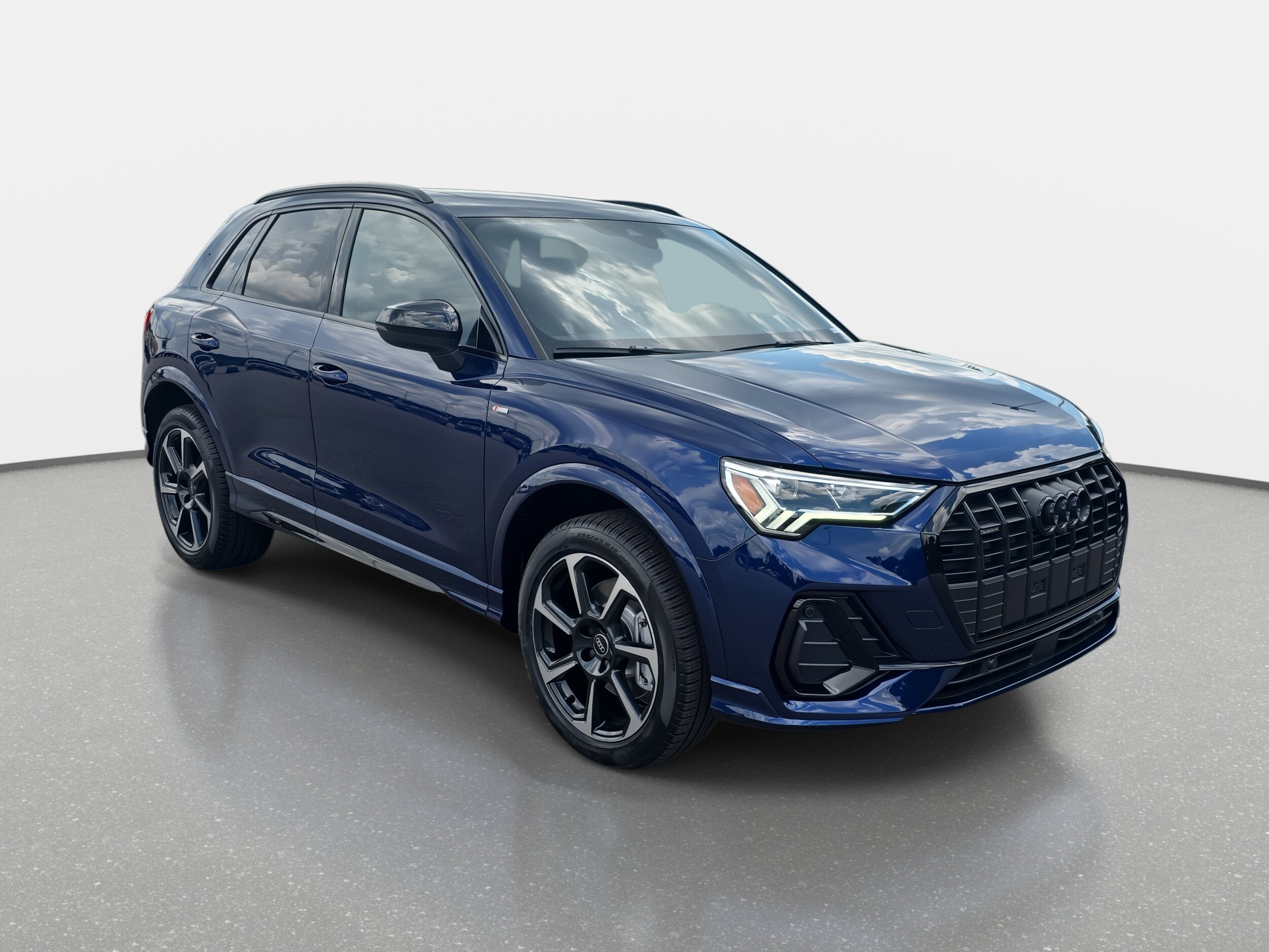 2025 Audi Q3 45 TFSI S line Premium Plus photo 3