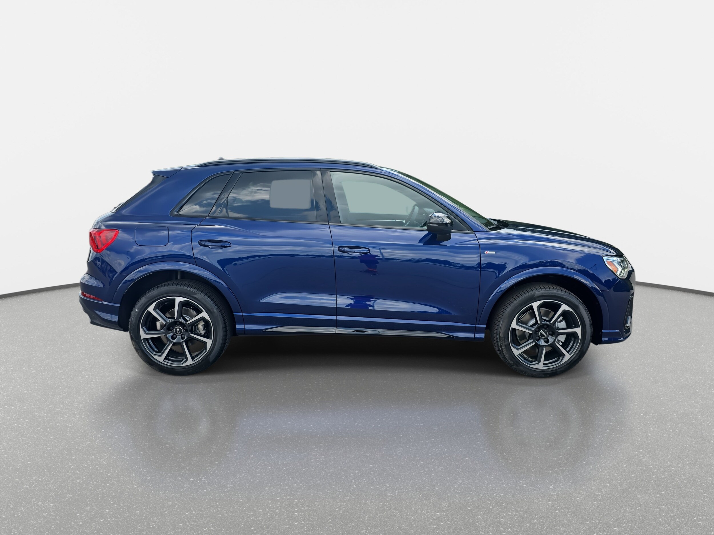 2025 Audi Q3 45 TFSI S line Premium Plus photo 4