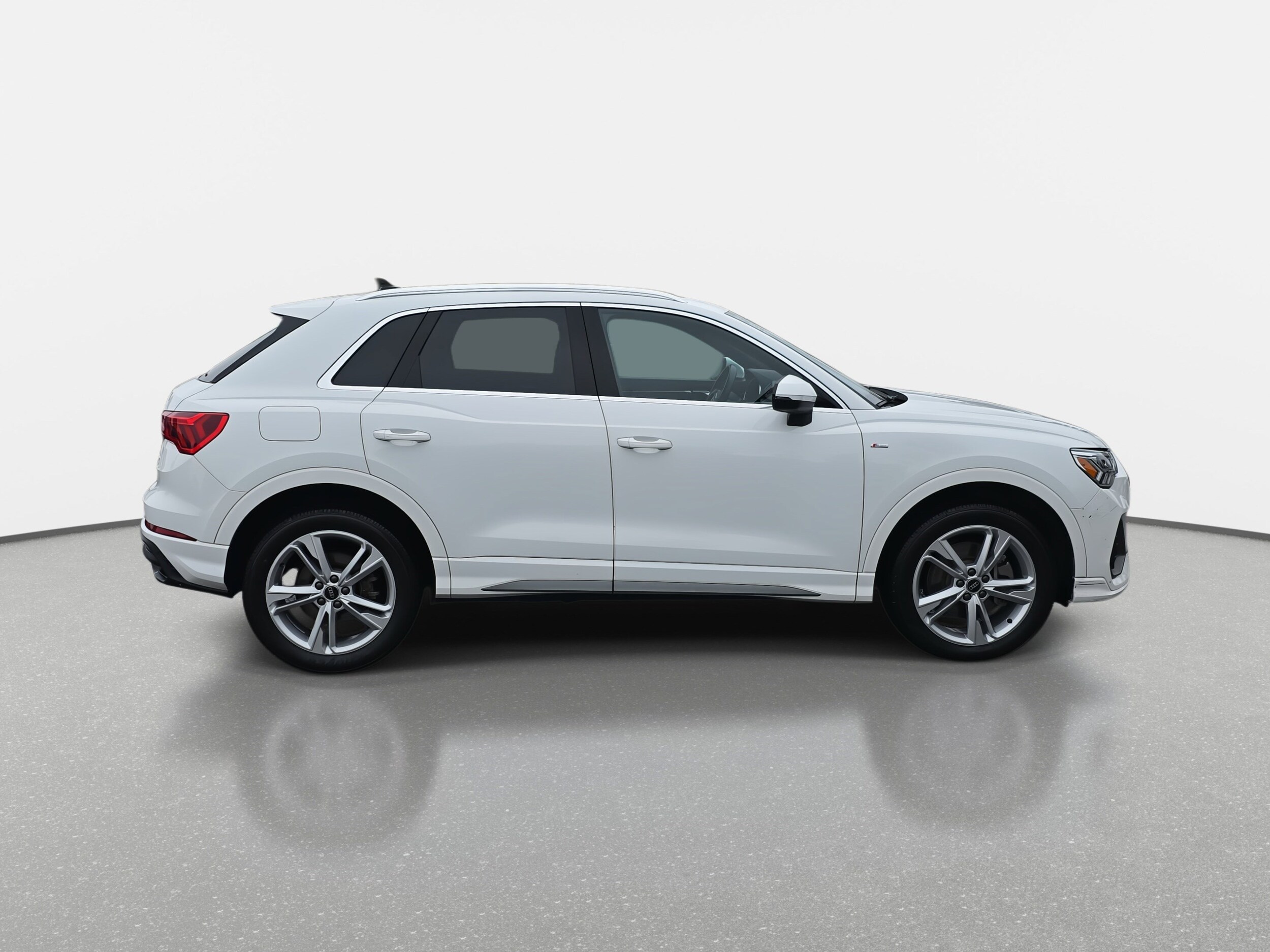 2023 Audi Q3 S line Premium Plus photo 4