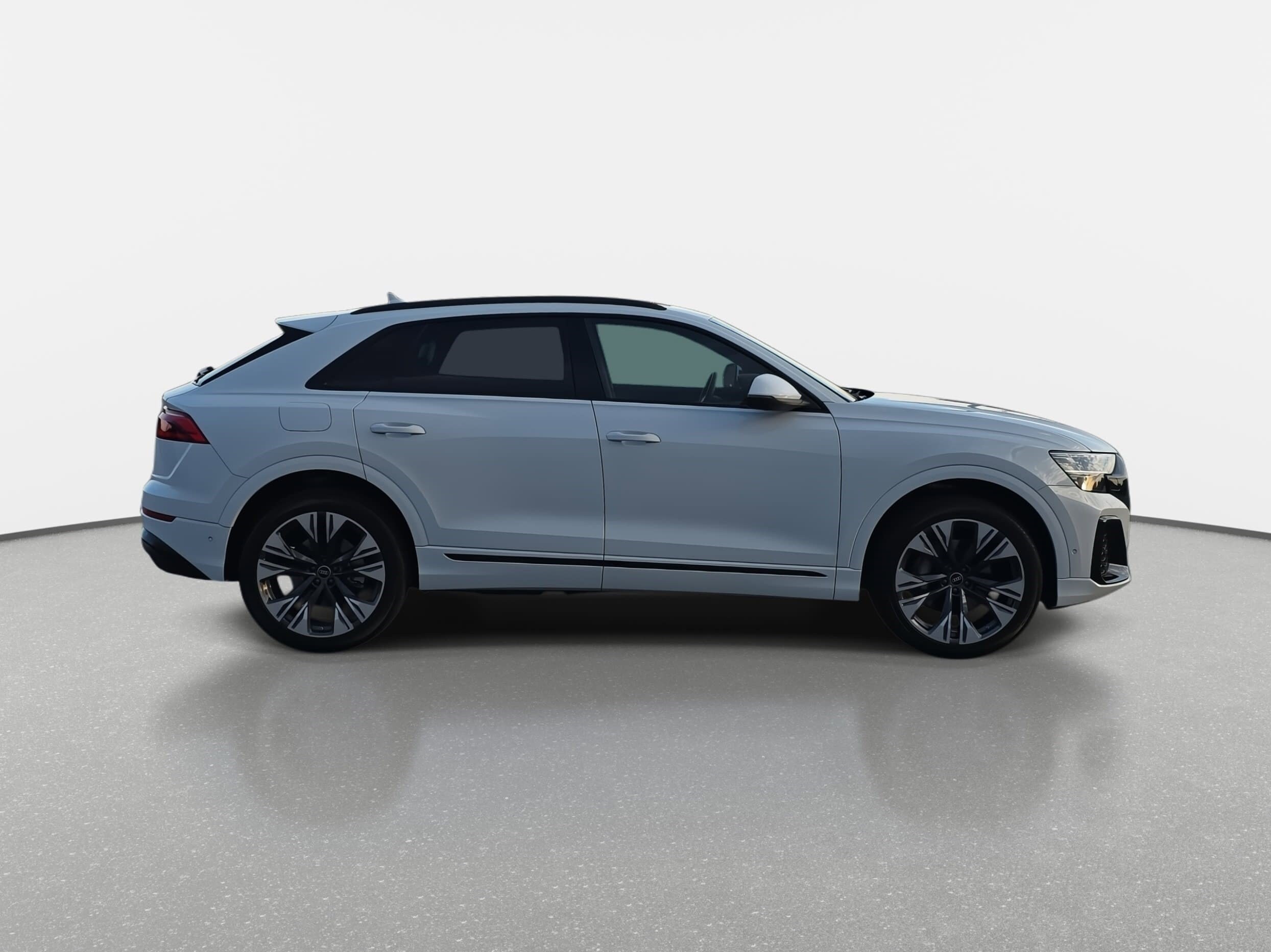 2025 Audi Q8 55 Premium Plus photo 4