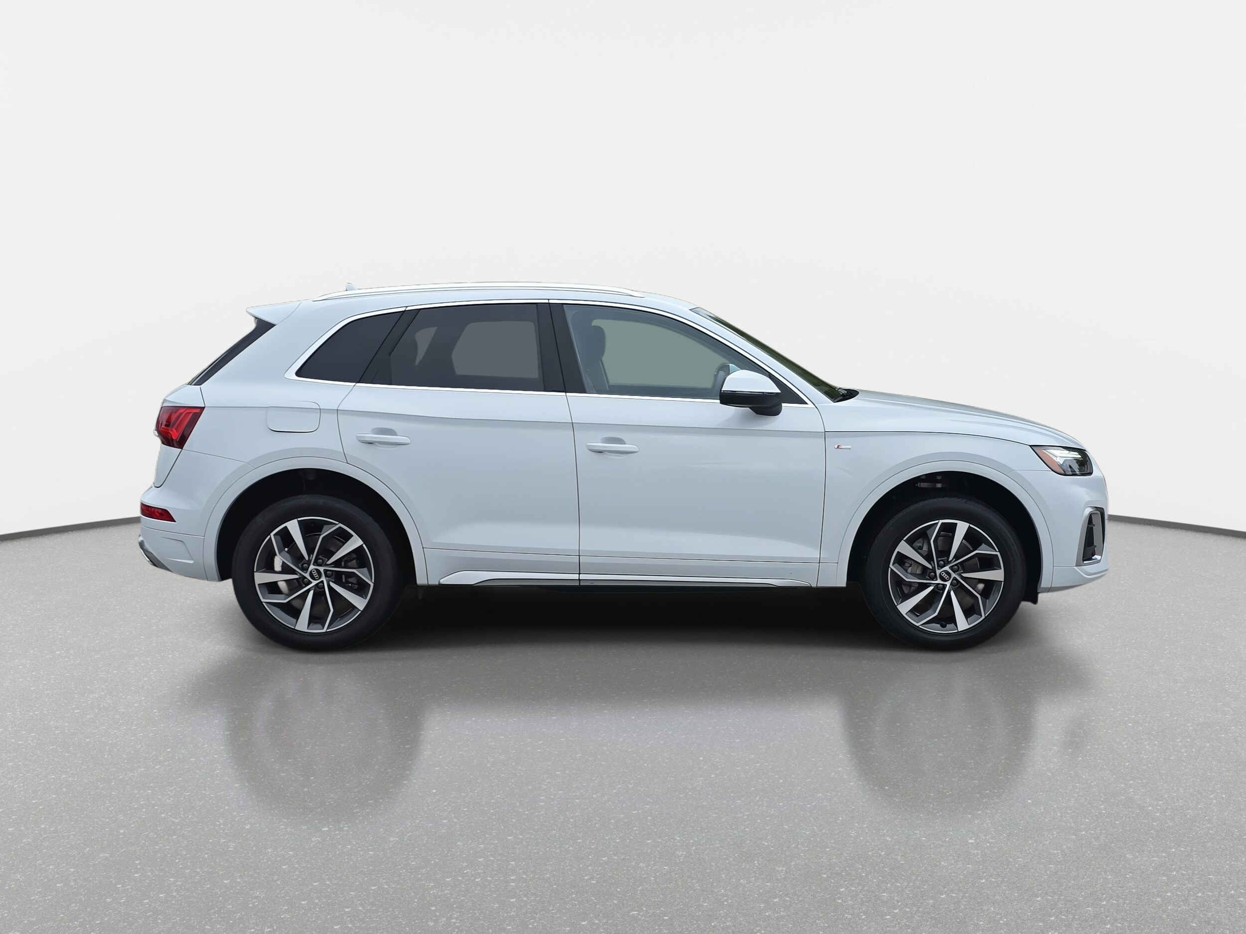 2022 Audi Q5 S line Premium photo 2