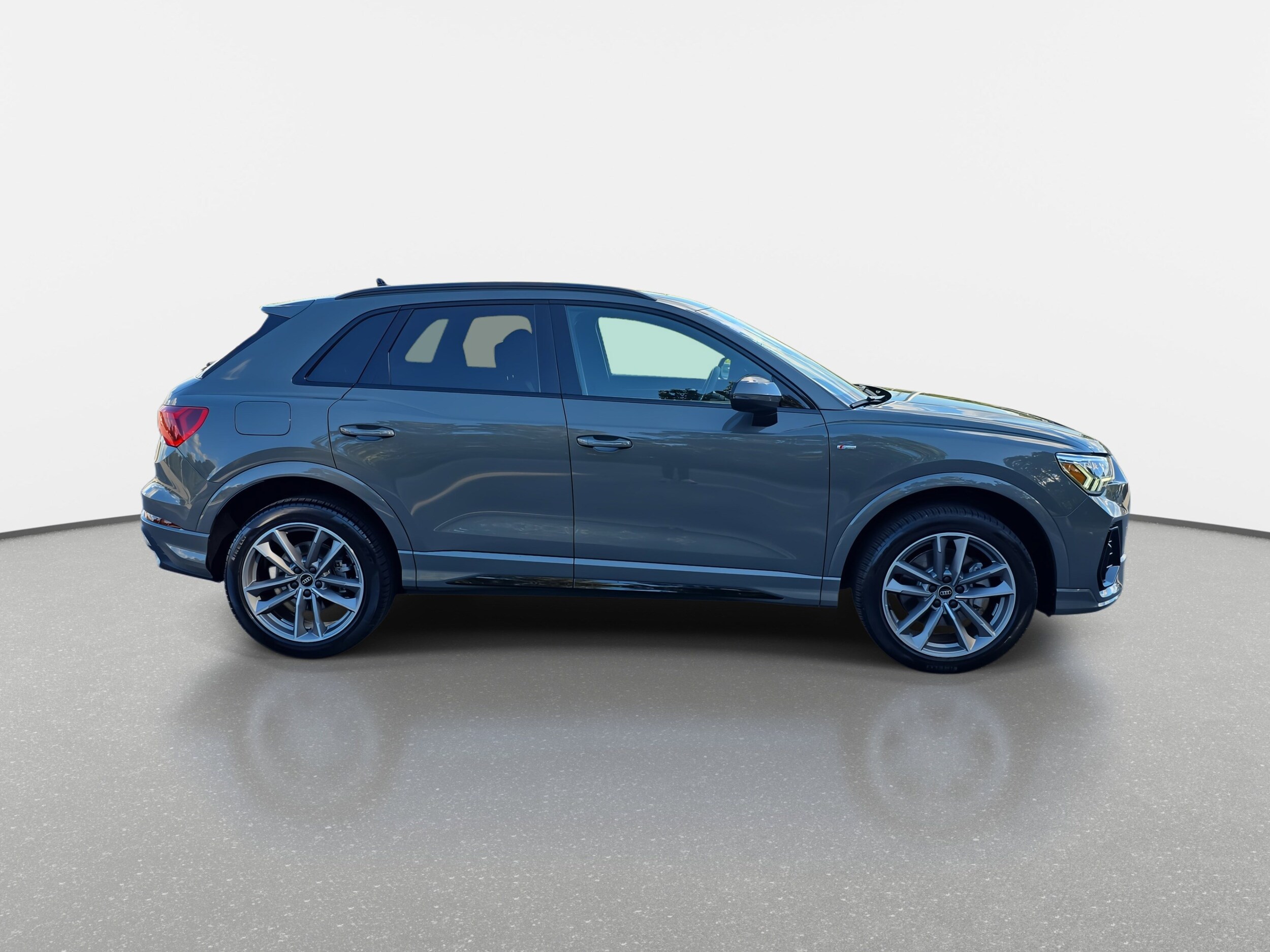 2025 Audi Q3 S line Premium photo 4