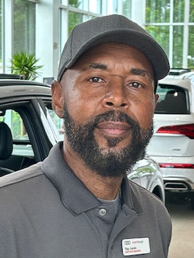 Staff member Ray Lewis from ID_be1272c20ba9