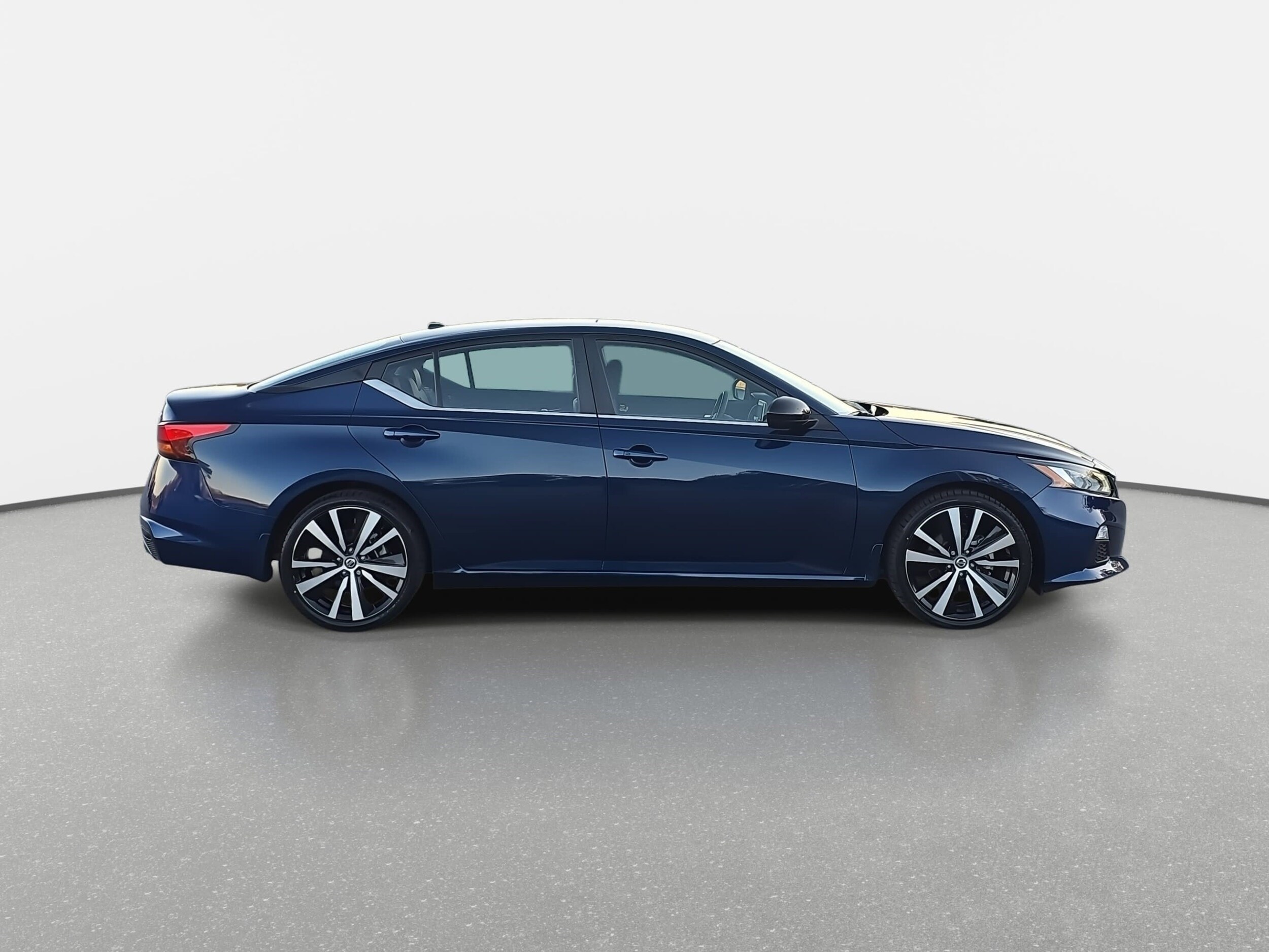 2022 Nissan Altima 2.5 SR photo 4