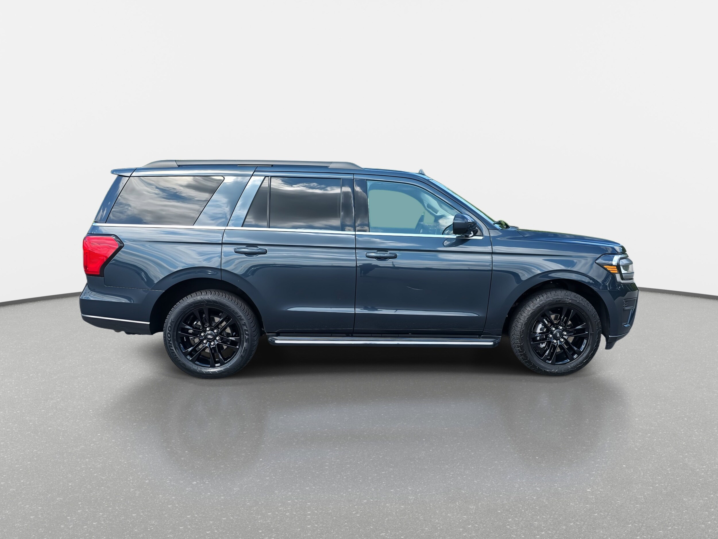 2023 Ford Expedition XLT photo 3