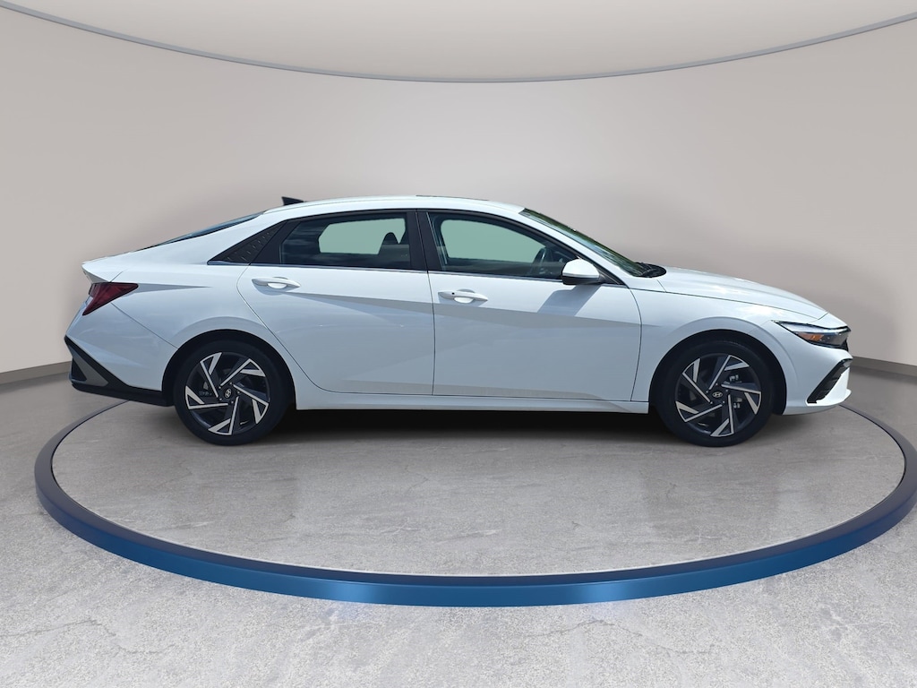Used 2025 Hyundai Elantra SEL Convenience Sedan