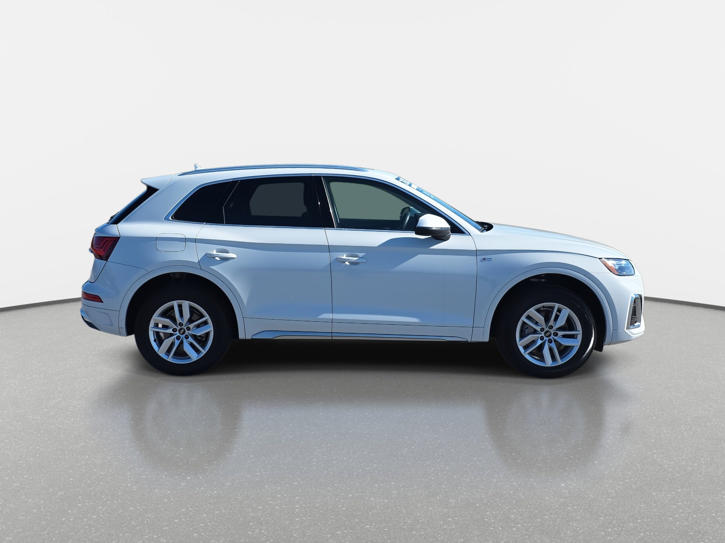 2022 Audi Q5 S line Premium photo 2