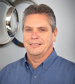 Staff member Tom Hing from ID_6cd6060b4429