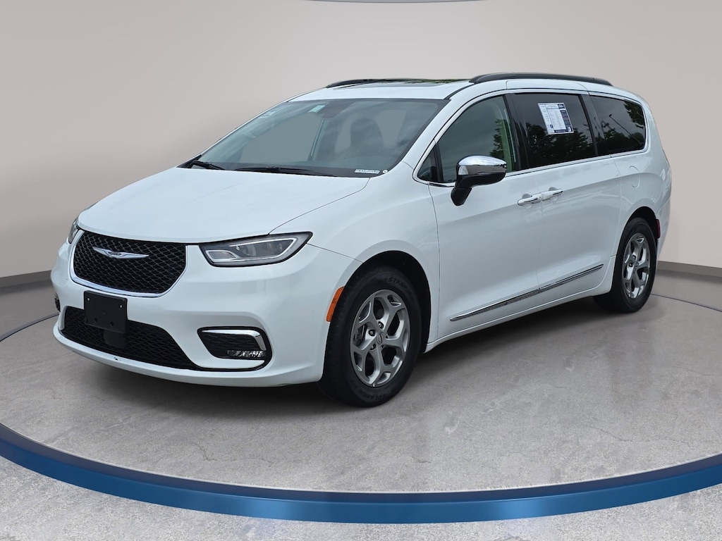 Used 2023 Chrysler Pacifica Limited Van Passenger Van