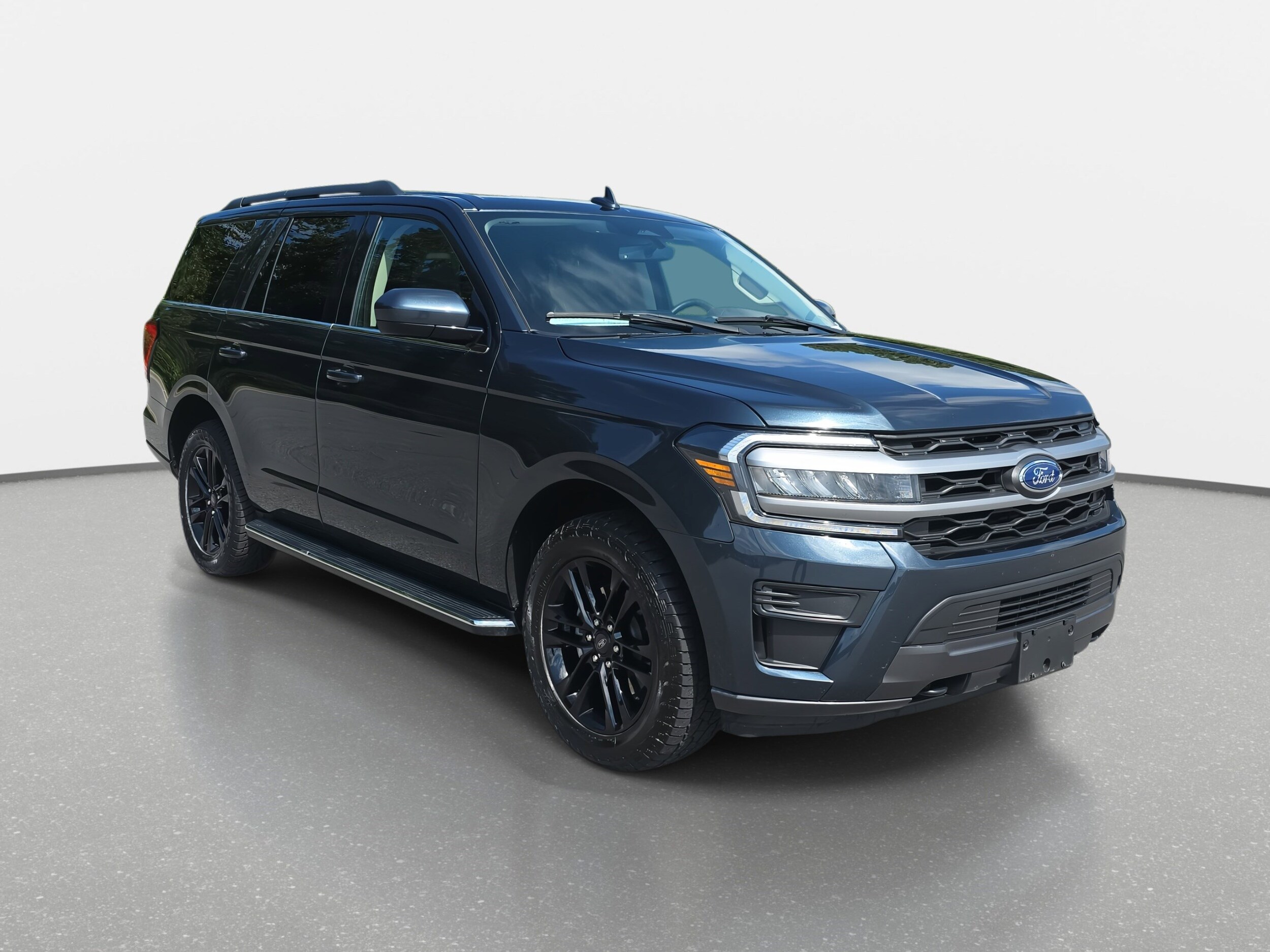 2023 Ford Expedition XLT photo 2