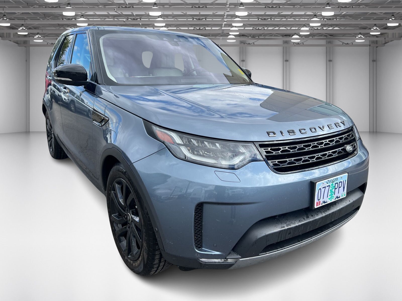 2020 Land Rover Discovery HSE Luxury photo 3