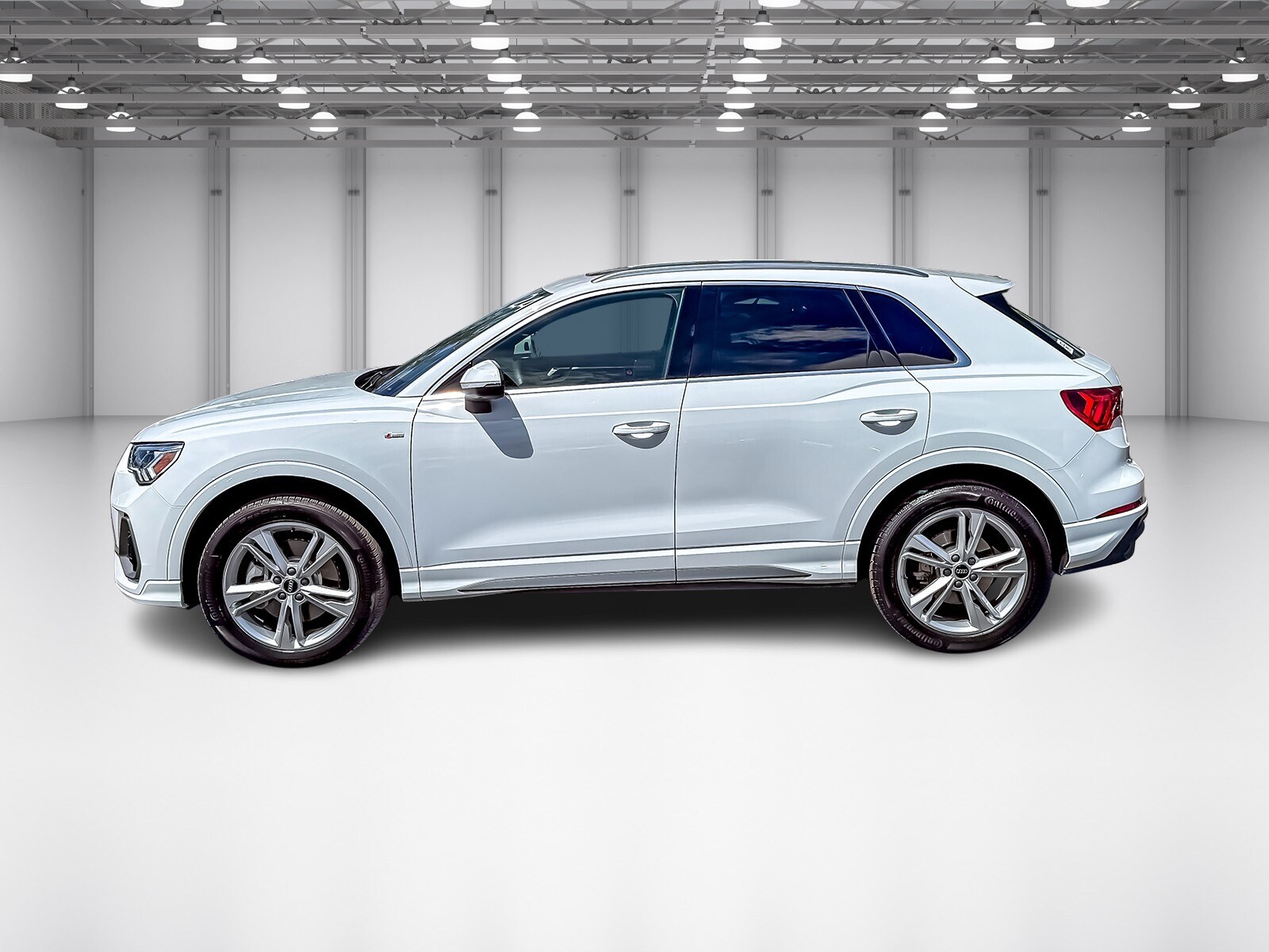 2024 Audi Q3 45 TFSI S line Premium photo 2