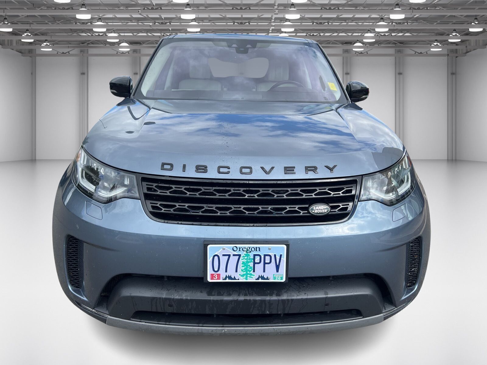 2020 Land Rover Discovery HSE Luxury photo 2