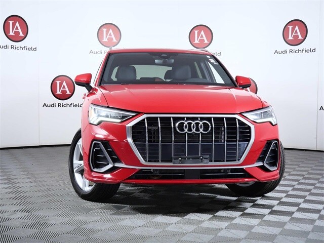 2022 Audi Q3 S line Premium Plus photo 2