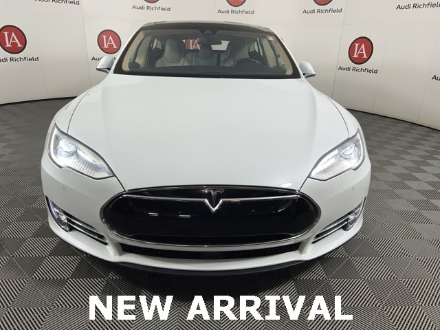 Used 2015 Tesla Model S 85D with VIN 5YJSA1H20FF082825 for sale in Richfield, Minnesota