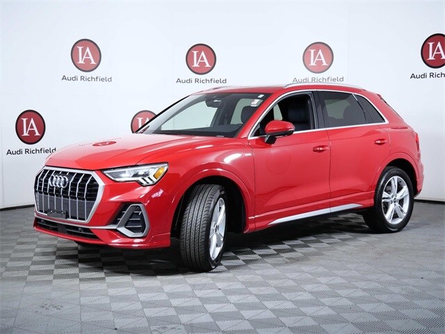2022 Audi Q3 S line Premium Plus photo 3