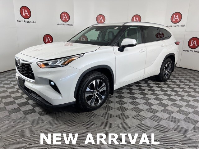 2020 Toyota Highlander XLE photo 3