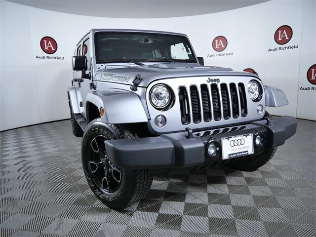 2017 Jeep Wrangler Unlimited Sahara photo 2