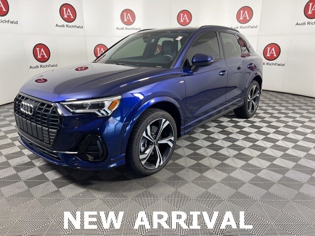 2023 Audi Q3 S line Premium Plus photo 3