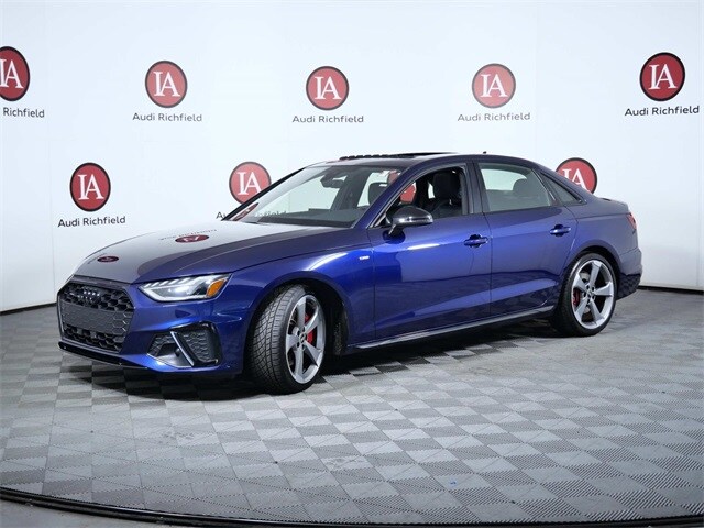 2022 Audi A4 45 S line Premium Plus photo 3