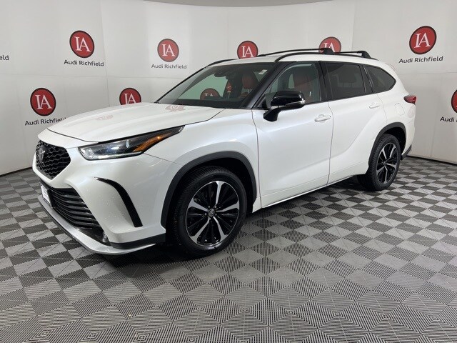 2021 Toyota Highlander XSE photo 3