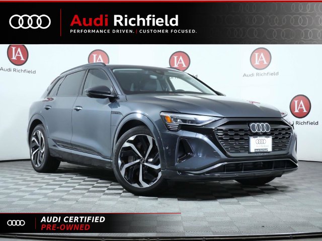  Audi Q8 e-tron