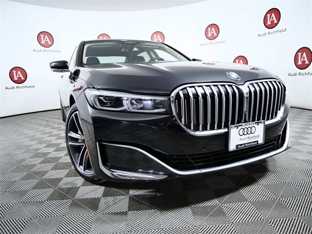 Used 2022 BMW 7 Series 750i with VIN WBA7U2C07NCH89375 for sale in West Allis, WI