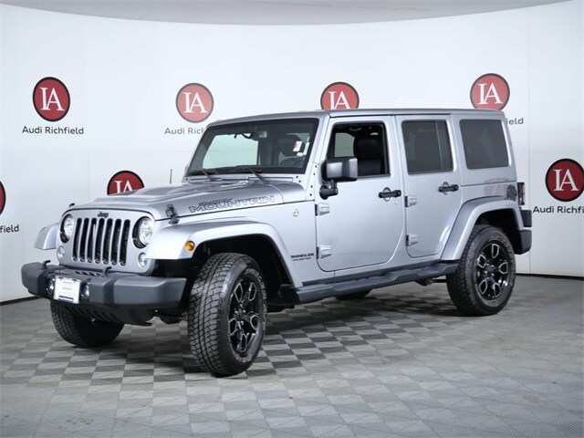 2017 Jeep Wrangler Unlimited Sahara photo 4
