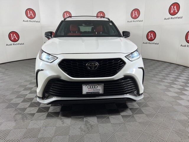 2021 Toyota Highlander XSE photo 2