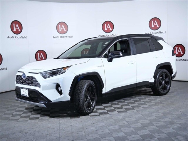 2019 Toyota RAV4 Hybrid XSE photo 3