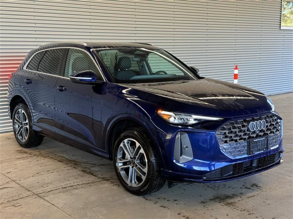 New 2025 Audi 2.0T Technik SUV