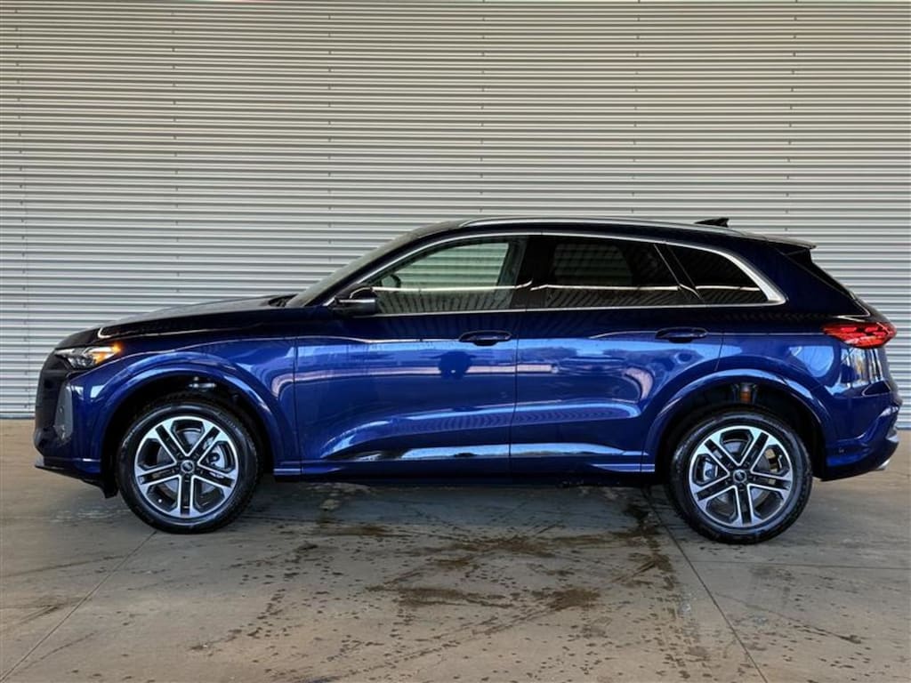 New 2025 Audi 2.0T Technik SUV