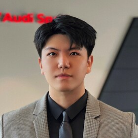 Staff member Jerry Guo from 37d720303277