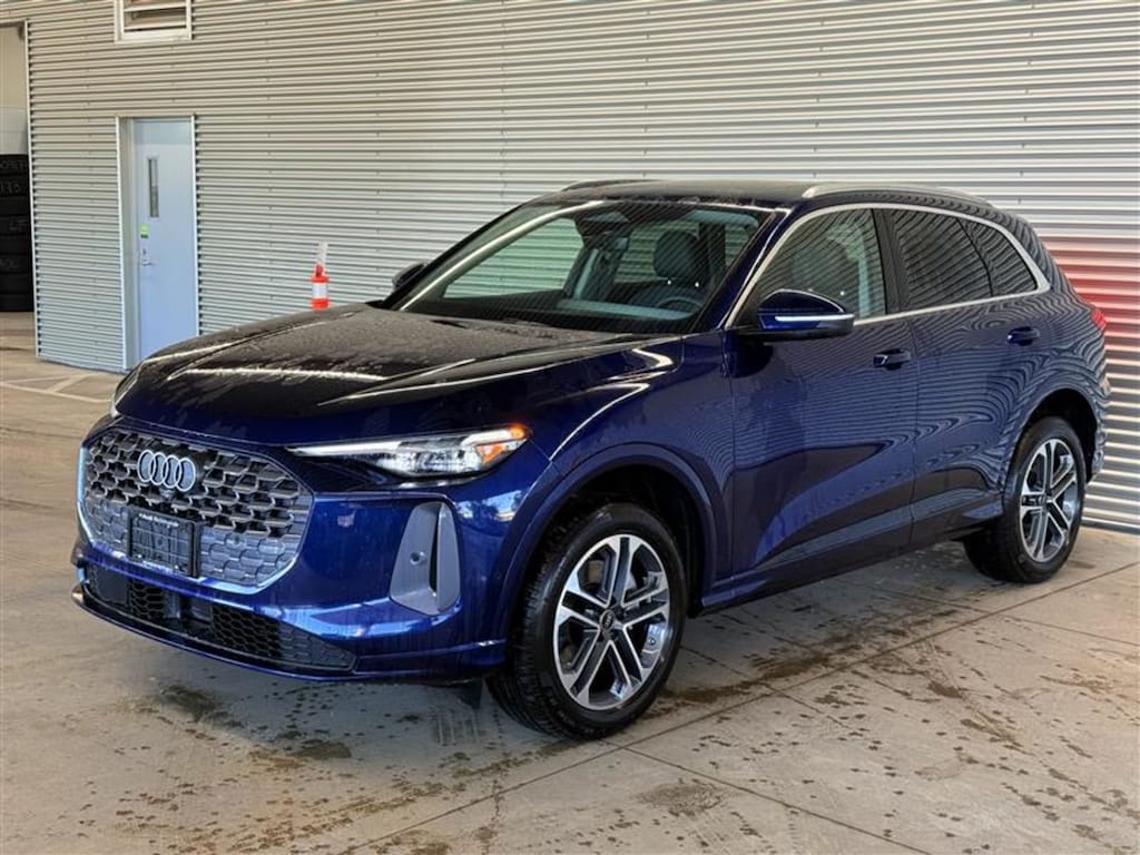 New 2025 Audi 2.0T Technik SUV