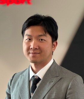 Staff member Bruce Luo from 37d720303277