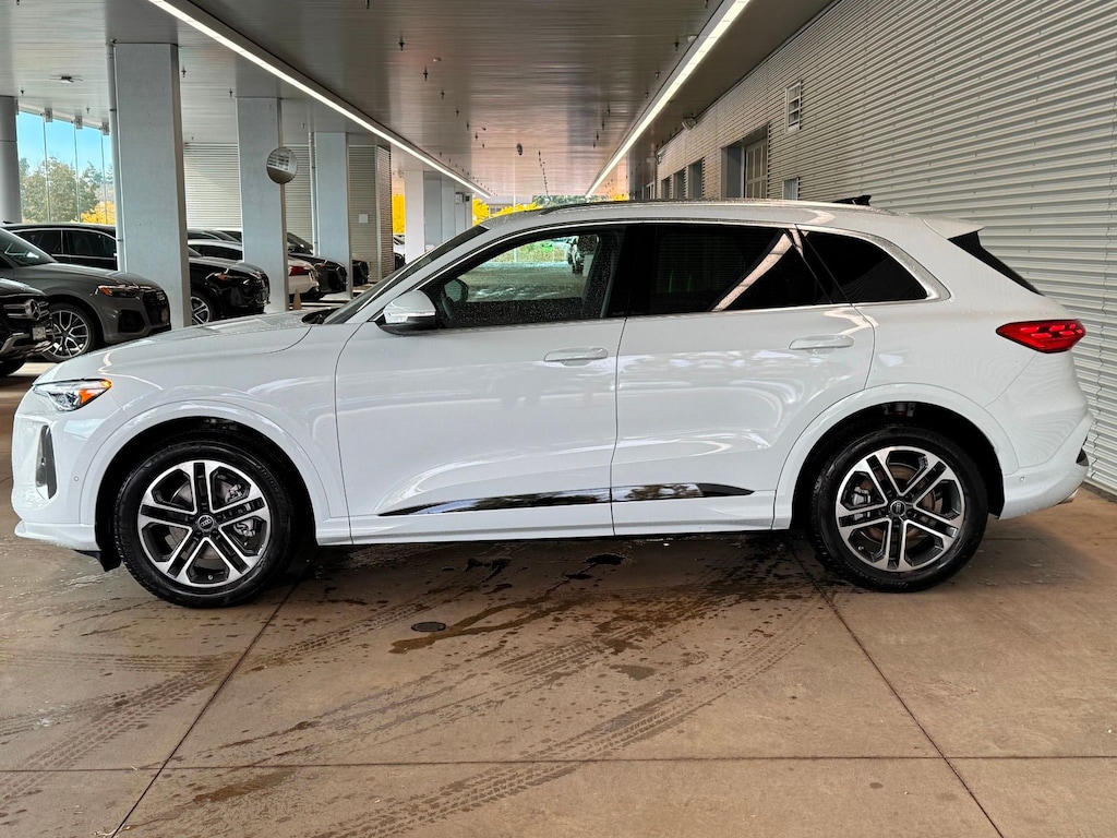 New 2025 Audi 2.0T Technik SUV