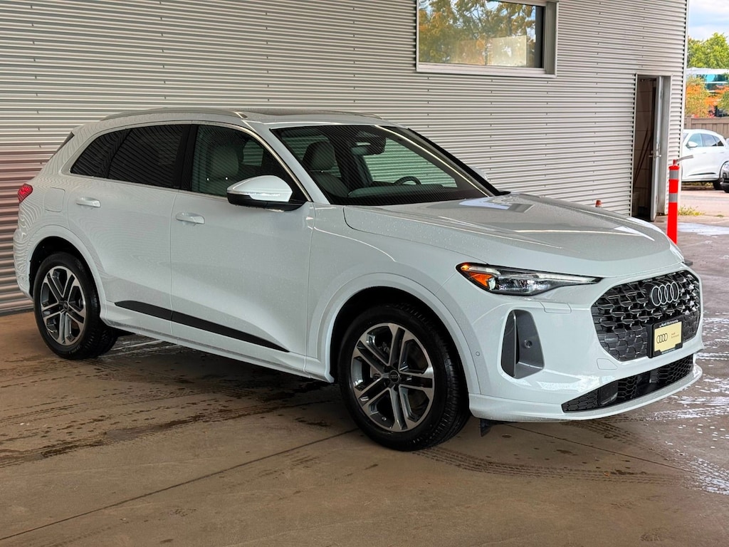 New 2025 Audi 2.0T Technik SUV