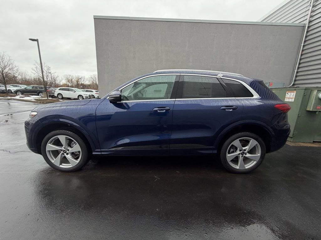 2025 Audi Q5 40 Premium Plus's photo