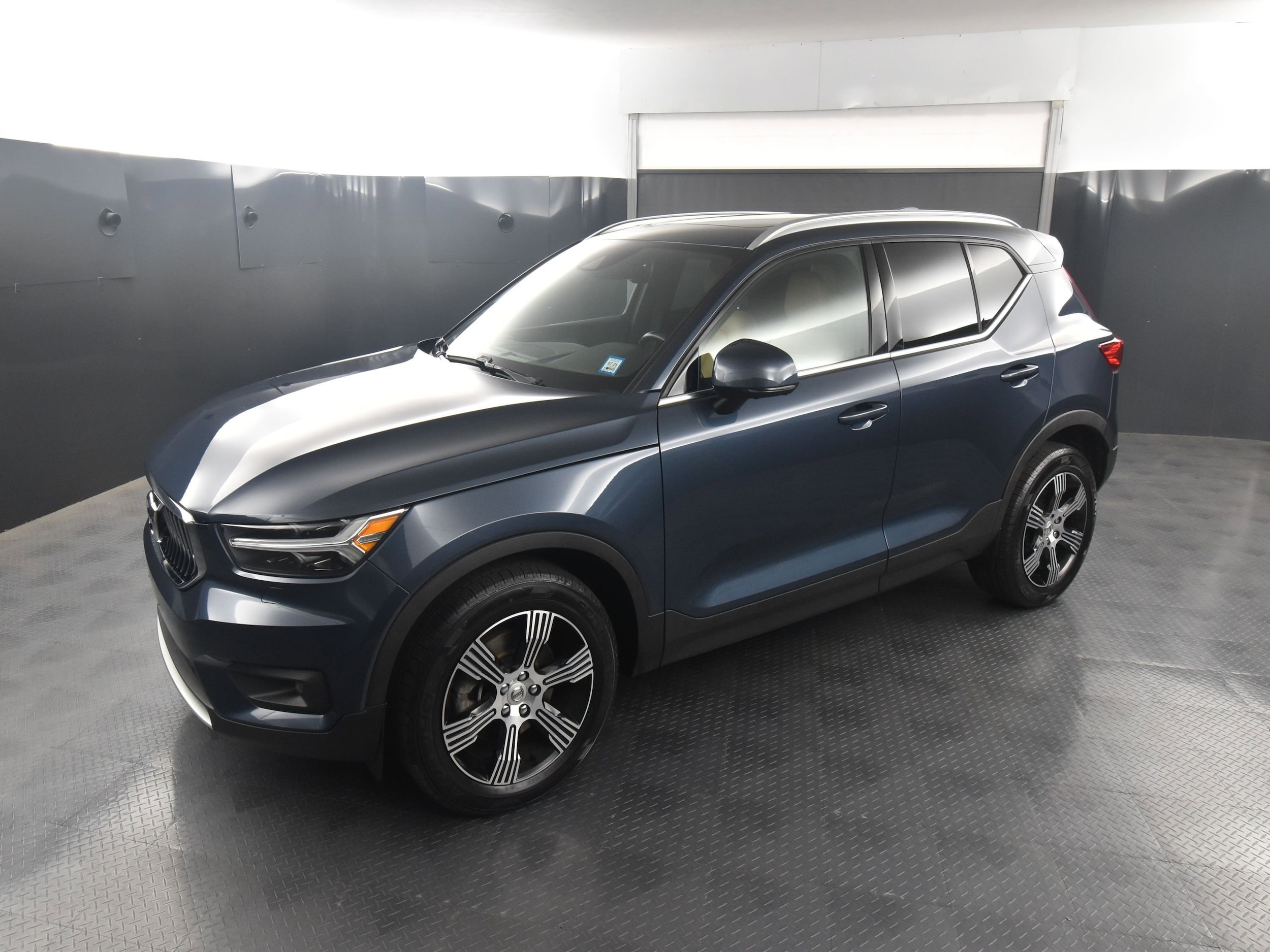 Used 2021 Volvo XC40 Inscription with VIN YV4162UL1M2554223 for sale in Rochester, NY