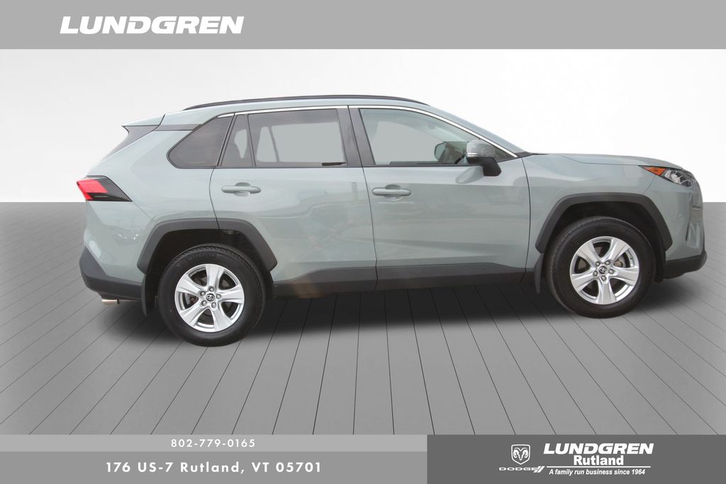 2019 Toyota RAV4 XLE photo 2