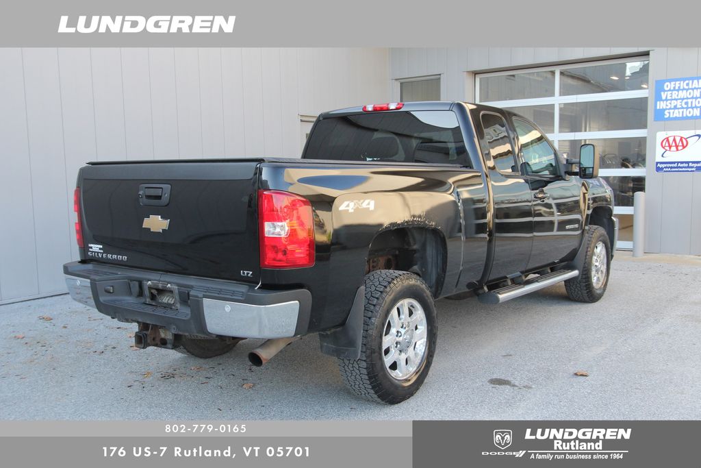 2011 Chevrolet Silverado 2500HD LTZ photo 3